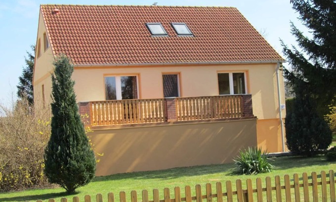 Kalkhorst Apartment | Child-friendly apartment with terrace, 800m to the beach