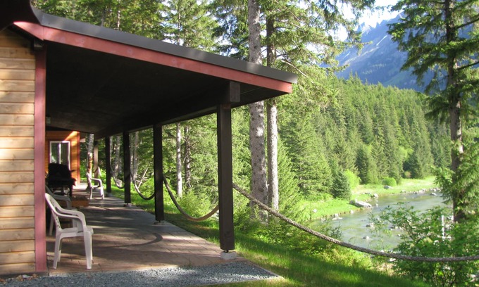 Lutak Hotel | Chilkoot Haven in Haines, room #1, right on the Chilkoot River, Bear viewing