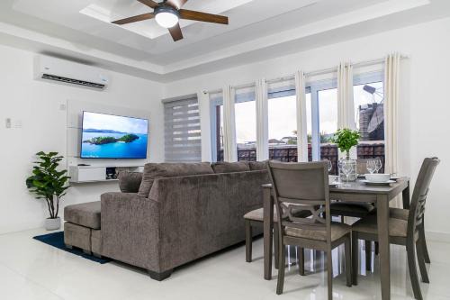 Barbican Apartment | Choose To Be Happy at Twenty 2A with Pool