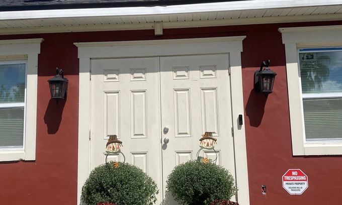 Maitland Apartment | Chris & Tish Cozy Apartment 2 bedrooms, a bonus room. 2 beds for 3 people. Q&T