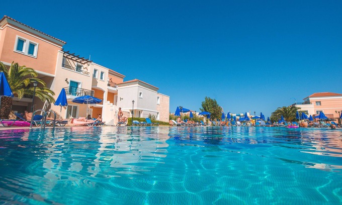 Kamisiana Hotel | Chrispy Waterpark Resort