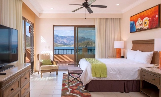 Loreto Resort | Christmas at Villa del Palmar in Elite 2-bedroom penthouse ocean front suite