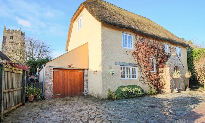Liverton Cottage | CHURCH THATCH, pet friendly, with open fire in Abbotskerswell