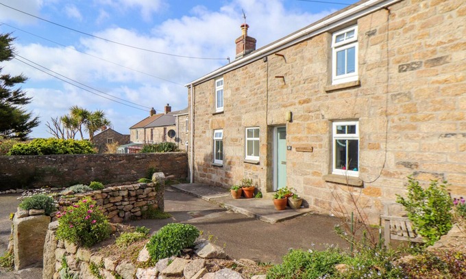 Lower Boscaswell Cottage | CHY LOWENA, family friendly, character holiday cottage in Pendeen