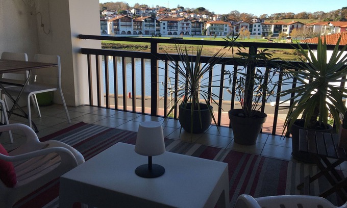 Ciboure Apartment | CIBOURE-Socoa Plage Très beau T1Bis Tout Rénové avec Grande Terrasse sur Rivière