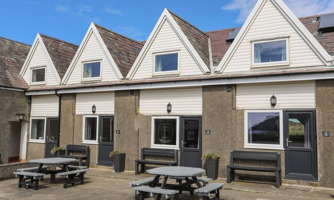 Llanengan Cottage | CILAN - 2 TY'N DON, pet friendly in Abersoch
