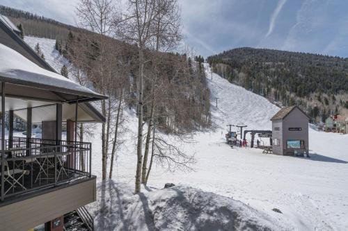 Telluride House | Cimarron Lodge 7 by AvantStay Ski-InSki-Out Property in Complex w Two Hot Tubs