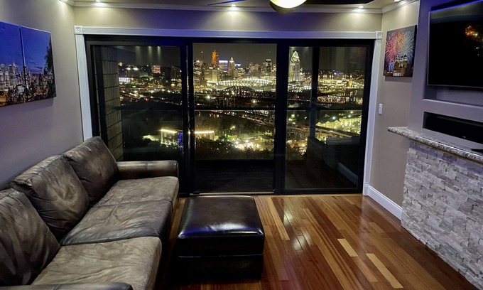 Covington Condo | Cincinnati/Covington Best River View