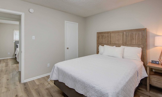 Willow Meadows/Willowbend Area Apartment | Citadel 5 NEW Summary