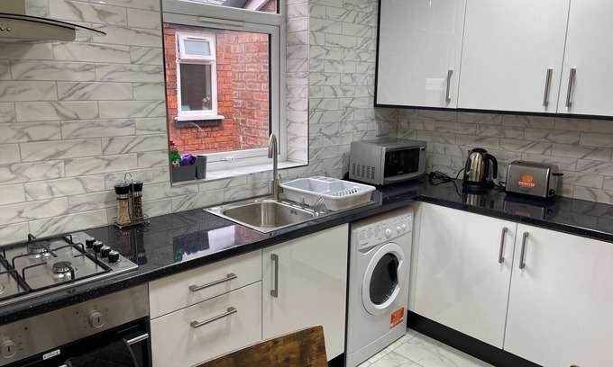 Edgbaston Apartment | City Road Birmingham Apartment from Oofy - Apt 4
