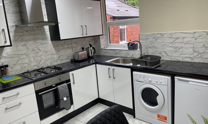 Edgbaston Apartment | City Road Birmingham Superior Studio from Oofy - Studio 5
