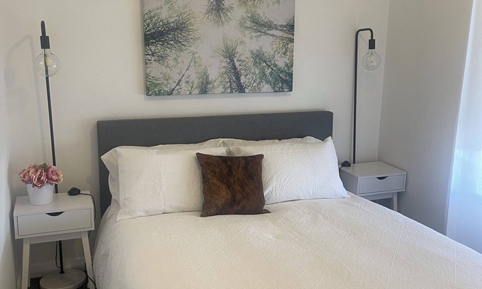 South Plympton Apartment | City to Sea-A 10 min tram ride to the city and Beach