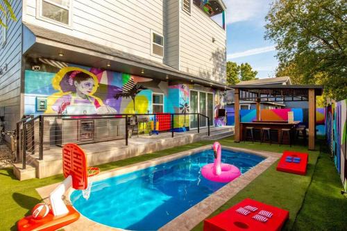Downtown San Antonio House | City Views Rooftop Karaoke, Pool, Hot Tub, Games