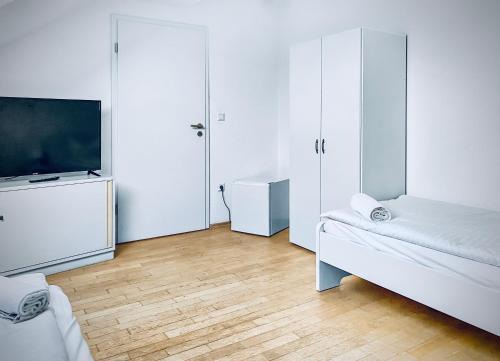 Burbach Apartment | CityChalet Business Apartments - Workers welcome! - Free Parking - Fast WIFI - Smart TV - WM