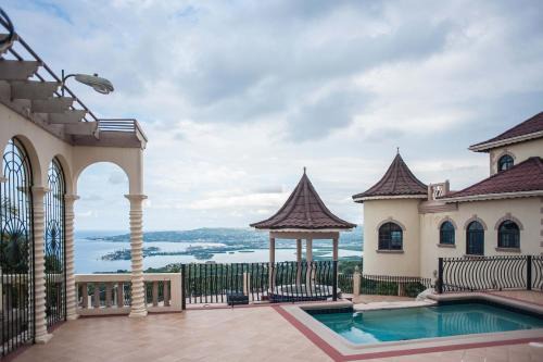 Reading House | Clarridge View Guesthouse