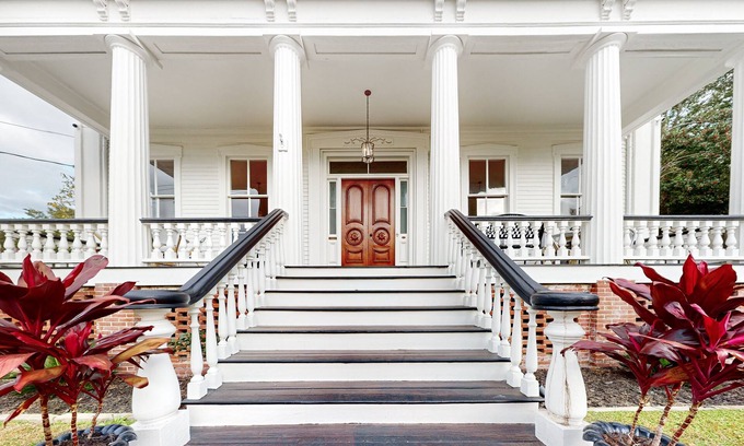 Wilmington Historic District House | Classic estate home in heart of Downtown Wilmington curated for entertaining
