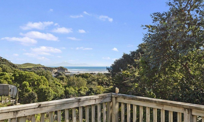 Mokau House | Classic Kiwi Bach Mokau with Seaviews