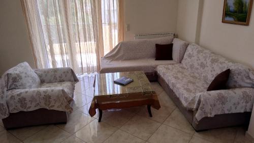 Loutra Edipsou Apartment | Classic-style apartment
