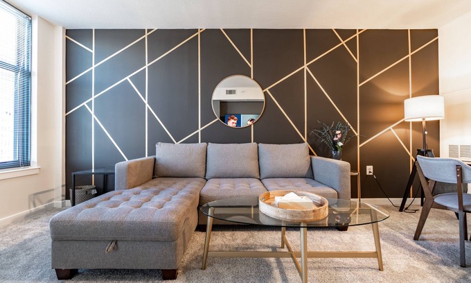 Aurora Highlands Condo | Classy| Mins to DC| Gym l Pool l |Work Space