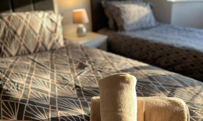Luton House | Clean and Secure Contractor Housing *free parking*