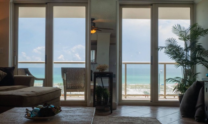 Pensacola Beach Condo | Clean, Comfortable and Cozy . Awesome view of the Gulf of Mexico #5G