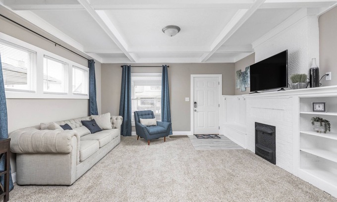 Indianapolis House | Clean & Comfy - Family friendly - 5 min to downtown