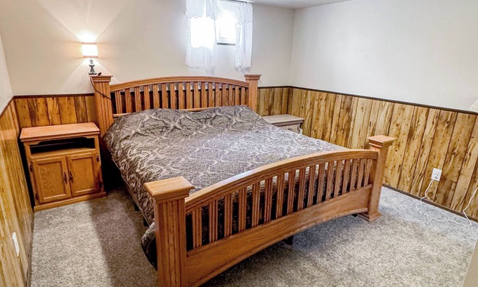 Pocatello House | Clean, Fresh, Sleeps 8, big screens TVs, WiFi in enjoyable Pocatello