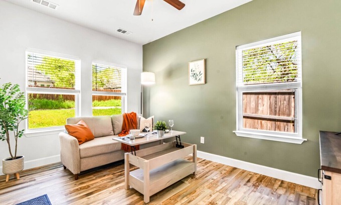 Rockwall Apartment | Clean, Modern, Walk to Downtown | SAI