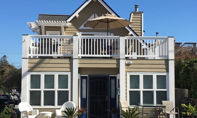 Seabright House | Clean, Newly Remodeled Home Steps to Beach, HOT TUB, LARGE deck w/ocean peek