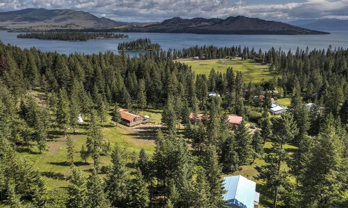 Polson House | Clear Creek Blue Cabin w/lake access & 9 acres!