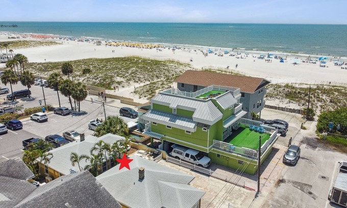 Clearwater Beach House | Clearwater Beach Cottage 15H/Walk to the Beach!
