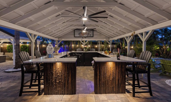 Clearwater Beach Resort | Clearwater Beach Entire Private Resort! SALT Heated Pool! Sleeps 30 Comfortably!