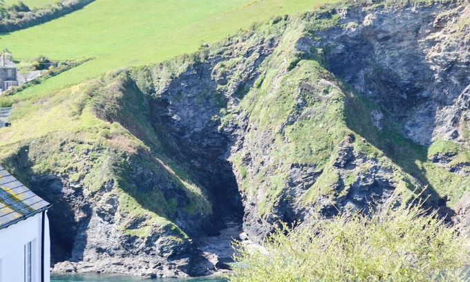 Port Isaac Cottage | Cliff and sea views from this family cottage, only 200 yards from the harbour.