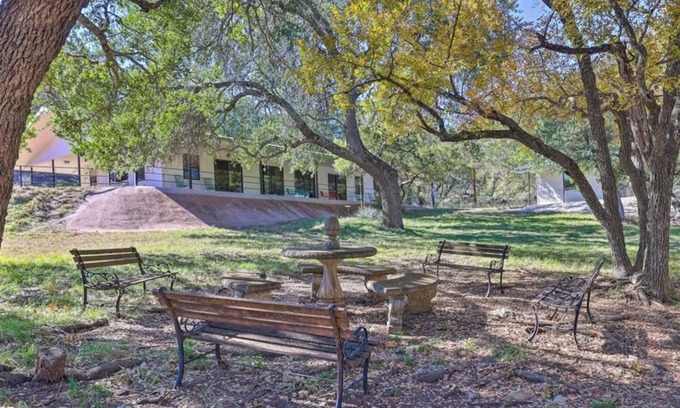 Mason Cottage | Cliffside - Rock Hounders' Paradise
