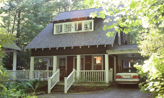 Black Mountain House | Close to Lake Susan & Creek adjoins back yard Stained & painted 2022