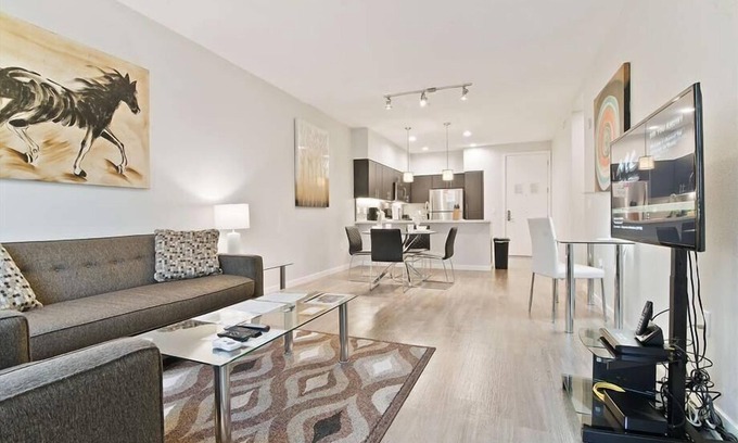 Menlo Park Apartment | Close to Menlo Park Rail | High Speed Internet + Washer/D