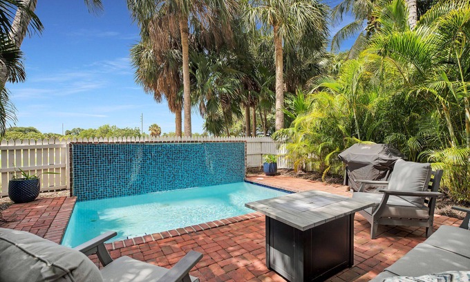 Key West House | Close To Perfect nTropical Elegance in the Heart of Key West Golf Club w/Pool