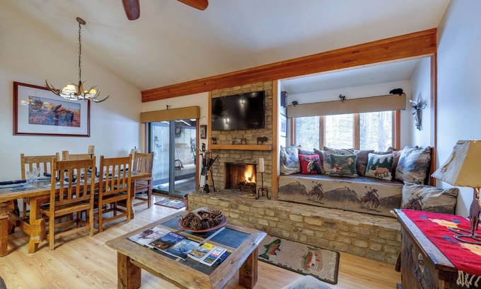 Moose Wilson Road Condo | Close to the National Parks and Ski Resorts. 11 miles from Jackson Hole.
