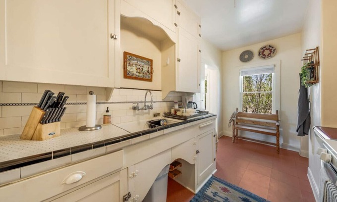 Sam Hughes House | Close to U of A/Patio/1 BR 1 BA/Sam Hughes