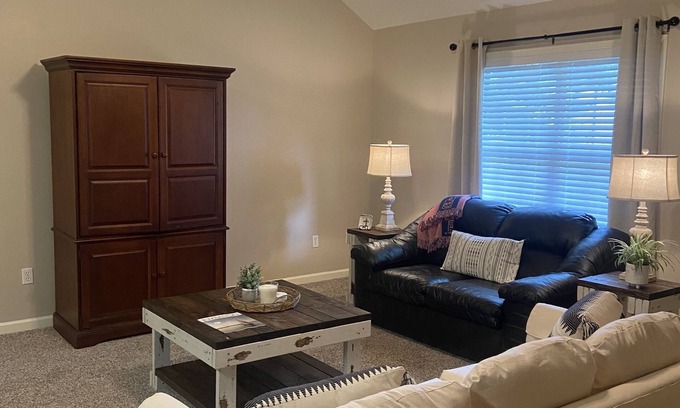 Oxford House | Close to Vaught Hemingway and Swayze