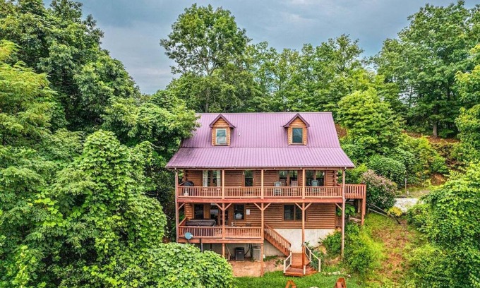 Sylva Cabin | Cloud 10 Mountaintop Guesthouse
