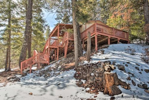 Cloudcroft House | Cloudcroft Cabin with Deck Near Skiing and Fishing!
