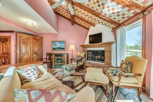 Cloudcroft Apartment | Cloudcroft Home with Fireplace Near Downtown!