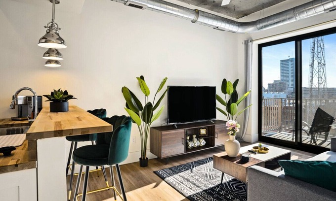 Northeast South Bend Apartment | Clover Haven | High Rise | Down Town South Bend ND