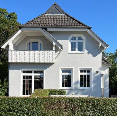 Bad Schwartau Apartment | CLS Moderne Villa Bad Schwartau mit Garten für bis zu 6 Personen, 2 E-Ladesäulen, 3 Parkplätze, Loggia, großes Haus zwischen Lübeck und Ostsee, ideale A1 Anbindung nach Hamburg, Lübeck, Timmendorfer Strand