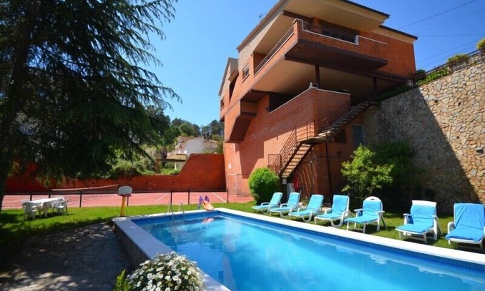 Lloret Blau Villa | Club Villamar - Very spacious holiday villa Lloret de Mar with private swimming pool in the cover.