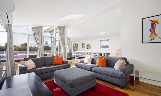 Frankston House | Coastal Beach Home | 50m to Beach | Pet Friendly