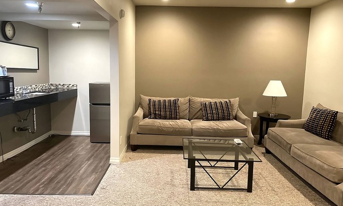 Torrance Hotel | Coastal Charm and City Excitement! Free Parking, Near South Coast Botanic Garden