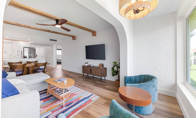 Crescent Beach Condo | Coastal Condo: Beach & Pool!