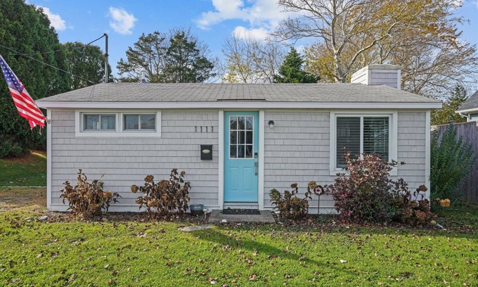 Point Judith Cottage | Coastal Cottage in Pt.Judith Walk to Beaches, BI Ferry, Ice Cream,Aunt Carries.